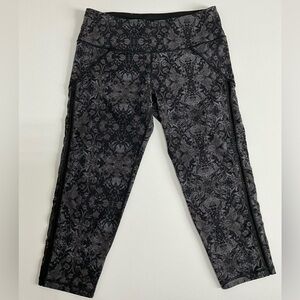 Victoria Sport Knockout by Victoria’s Secret Mesh Stripe Capri Legging Women’s L